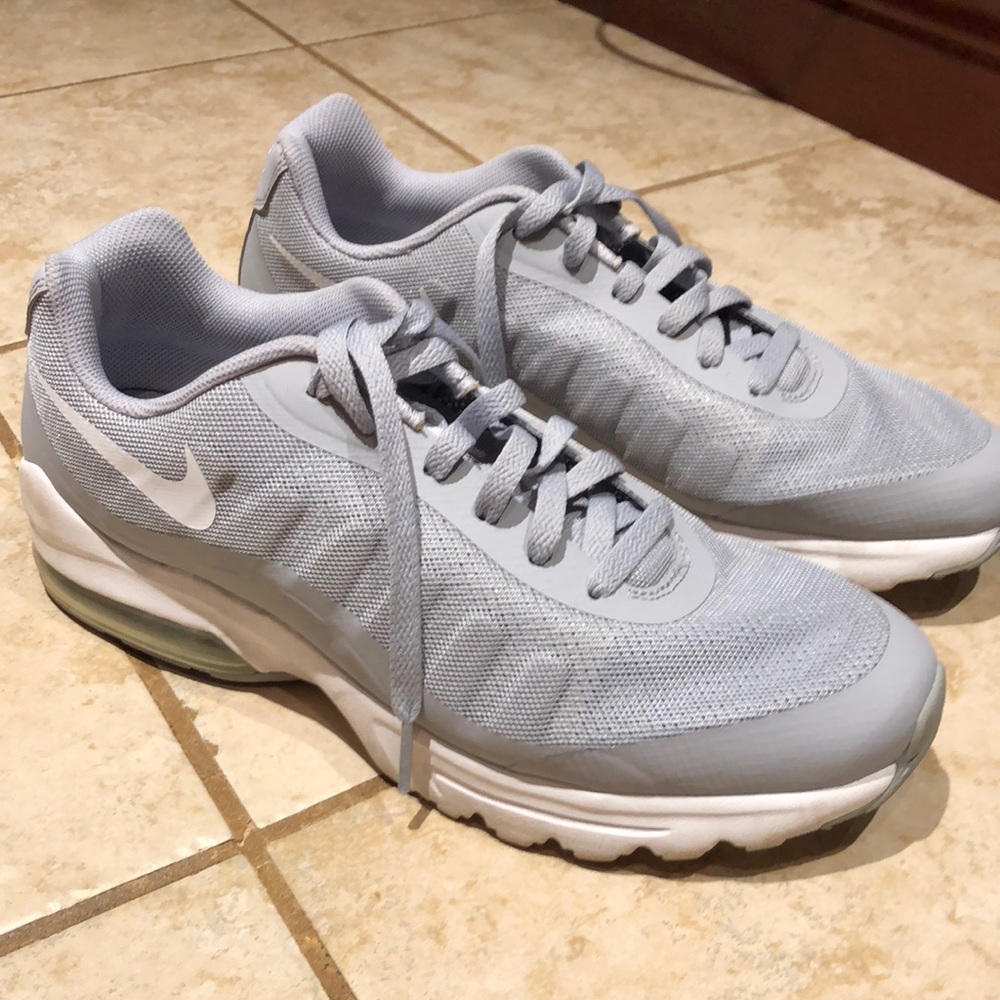 Nike Air Men’s Sneakers HARDLY WORN